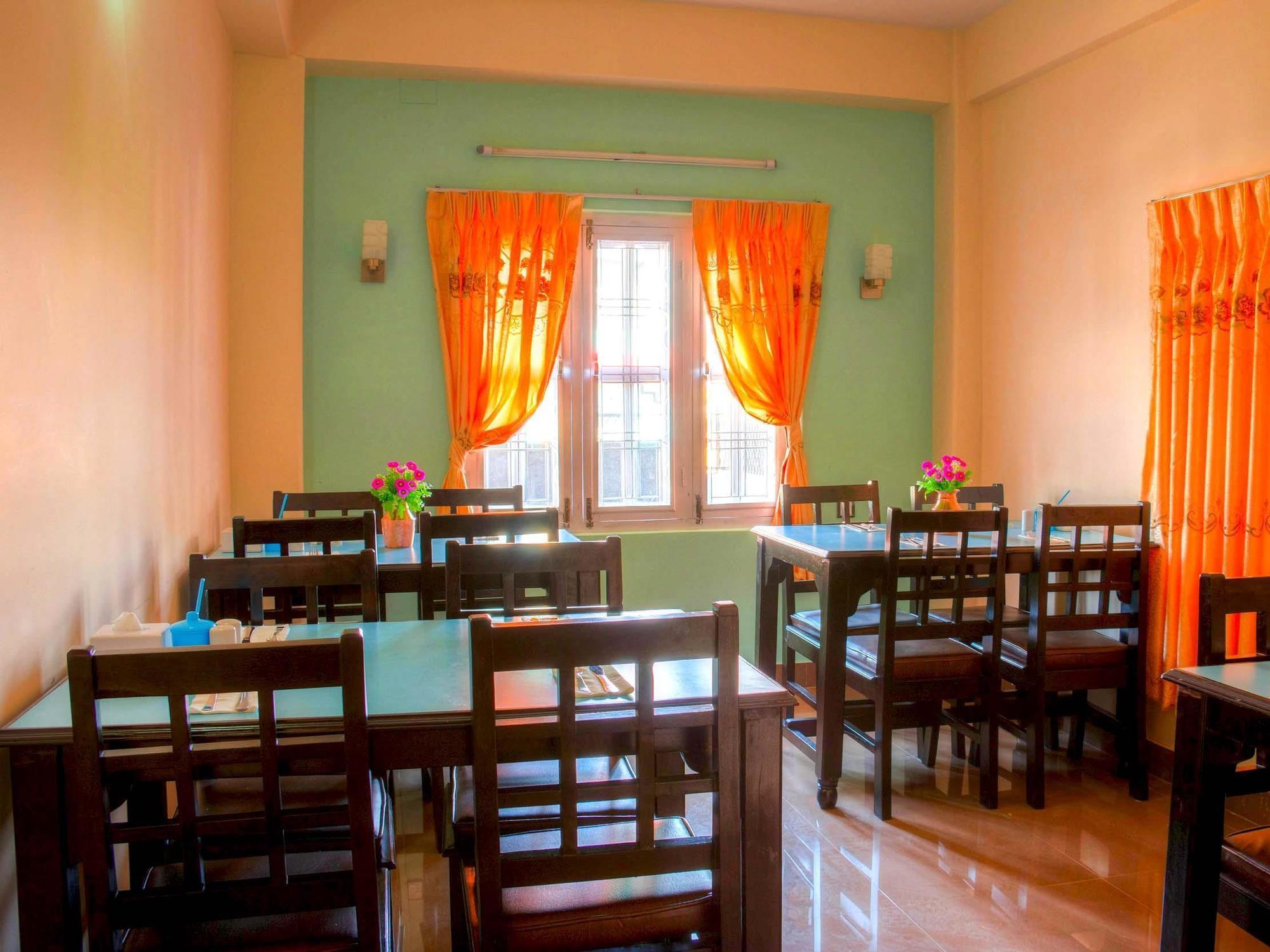 Hotel Atrium Pokhara Bagian luar foto